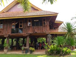 โฮมสเตย์โดยรวมบ้านเมืองรวง