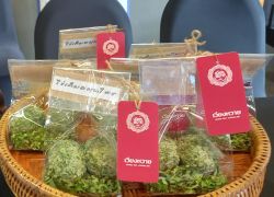 ไข่เค็มสมุนไพร (บ้านเวียงหวาย หมู่2)