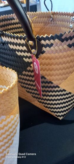 กระเป๋าสานพลาสติก (เวียงหวาย หมู่2)