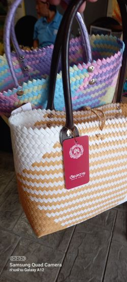กระเป๋าสานพลาสติก (เวียงหวาย หมู่2)