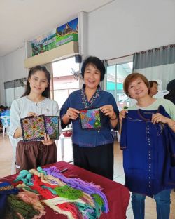 ผ้าปัก ผ้าด้นมือ (บ้านเมืองรวง หมู่5)